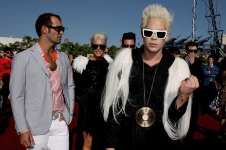 Empire Of The Sun – Alive
